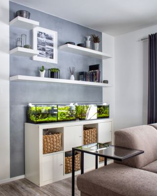 Betonová stěrka, která doladí celý obývák 🖤 Tahle realizace je důkaz, že betonová stěrka nemusí působit tvrdě nebo...